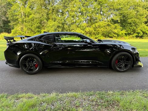 Used 2018 Chevrolet Camaro ZL1 RWD image 31