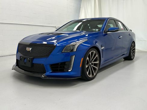 Used 2018 Cadillac CTS V w/ Carbon Fiber Package RWD image 4