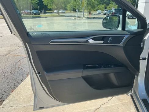 Used 2016 Ford Fusion SE w/ Equipment Group 201A FWD image 15