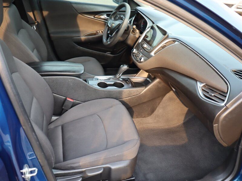Used 2019 Chevrolet Malibu LT FWD image 12