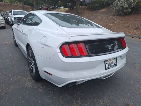 Used 2017 Ford Mustang Coupe RWD image 4