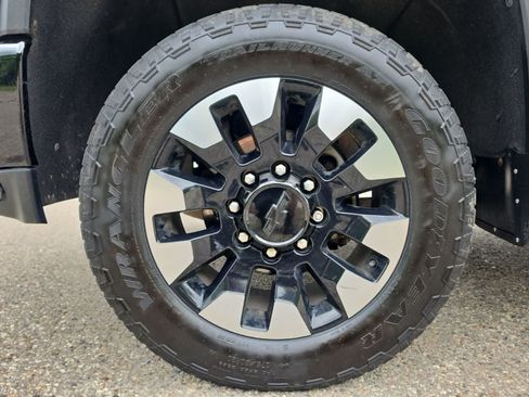 Used 2020 Chevrolet Silverado 2500 Custom w/ Custom Value Package AWD/4WD image 14