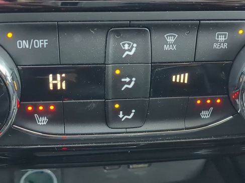 Used 2025 Chevrolet Trax LT w/ LT Convenience Package image 22