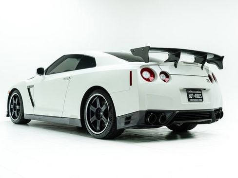 Used 2013 Nissan GT-R Black Edition image 20