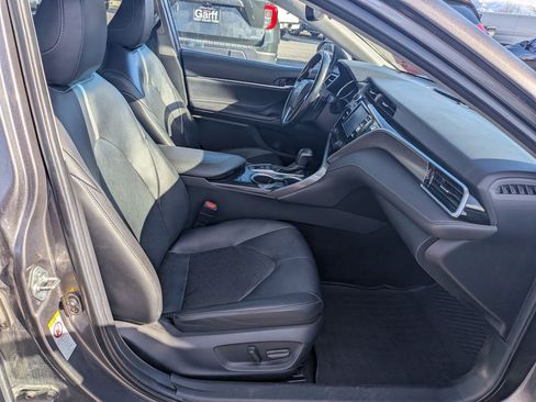 Used 2018 Toyota Camry XSE image 33