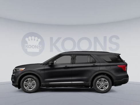 Used 2020 Ford Explorer XLT w/ Equipment Group 202A AWD/4WD image 4