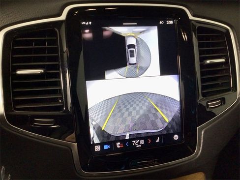 Used 2024 Volvo XC90 B6 Plus image 2