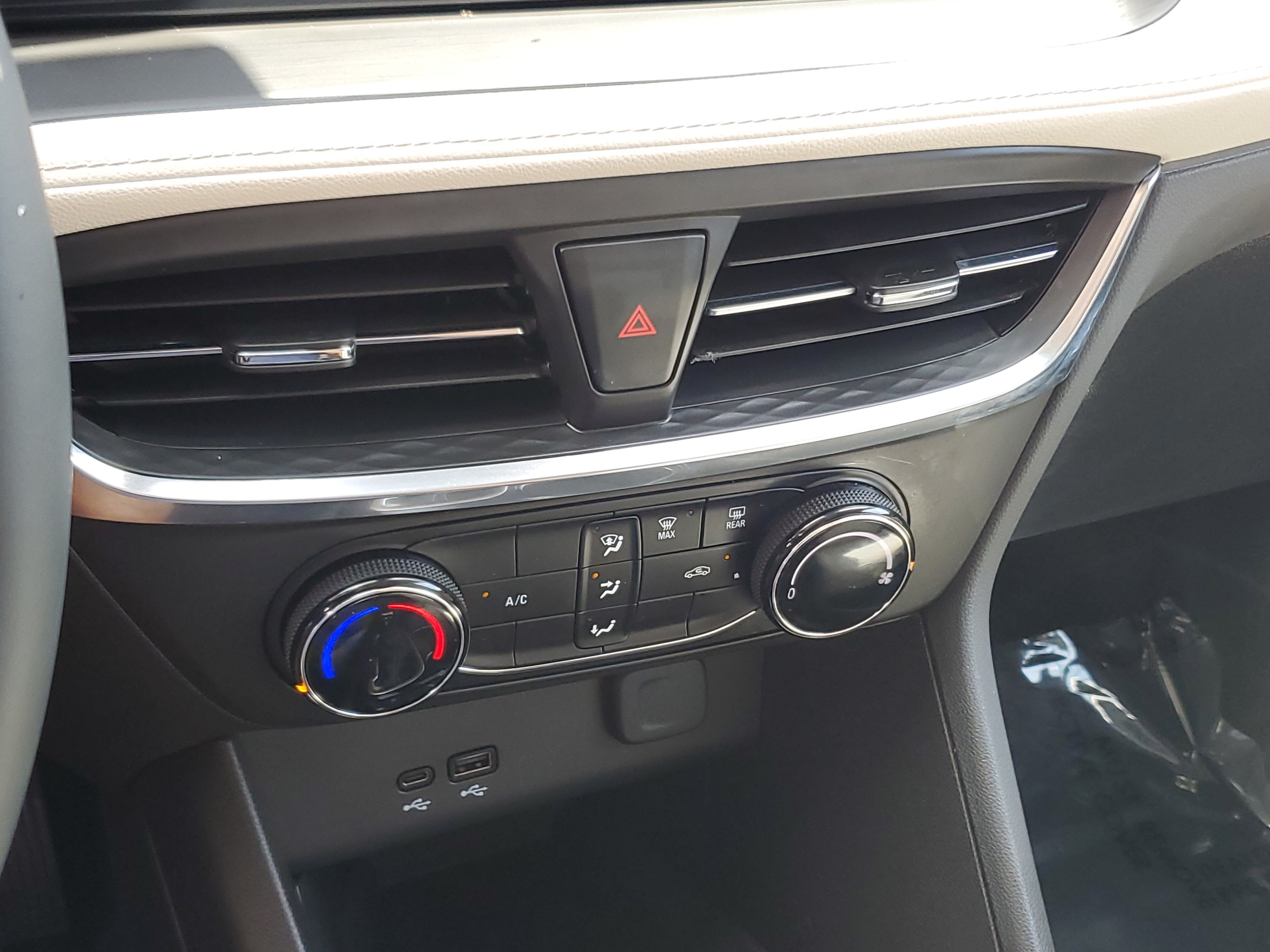 Certified 2024 Buick Encore GX Preferred FWD image 27