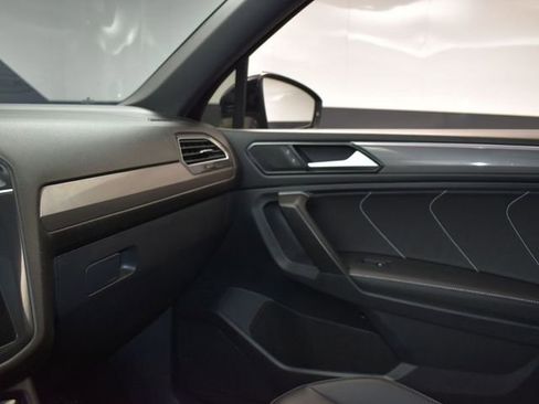 Used 2023 Volkswagen Tiguan SE R-Line image 21