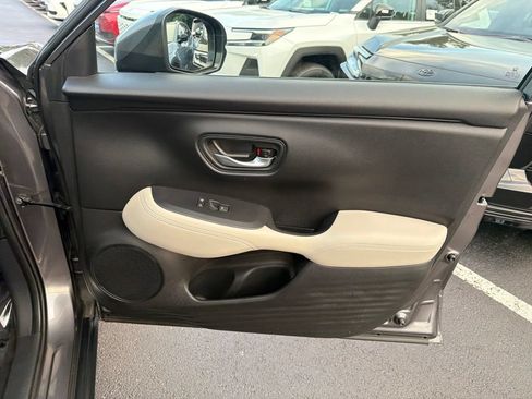 Used 2023 Honda HR-V LX image 9