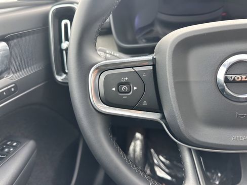 Used 2025 Volvo XC40 B5 Plus image 16