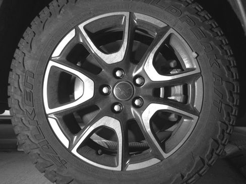 Used 2025 Jeep Compass Trailhawk AWD/4WD image 13