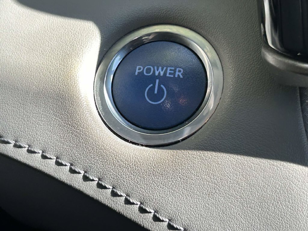 Used 2020 Toyota Highlander XLE AWD/4WD image 18