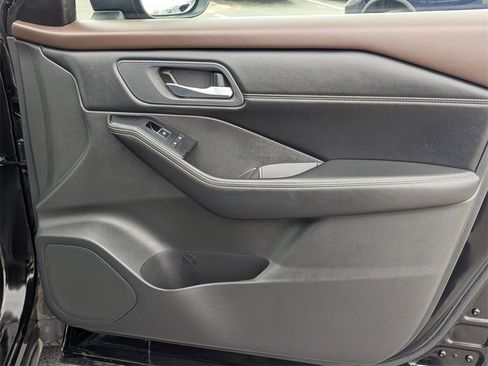 Used 2023 Nissan Rogue SL w/ SL Premium Package image 34