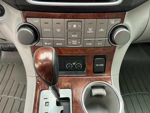 Used 2013 Toyota Highlander Limited image 12