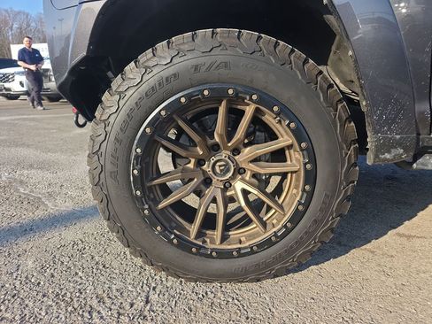 Used 2018 Toyota 4Runner TRD Off-Road Premium image 12