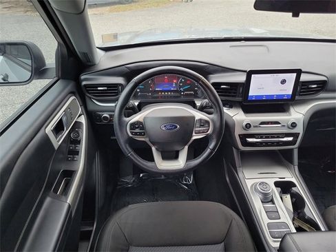 Used 2022 Ford Explorer XLT image 27