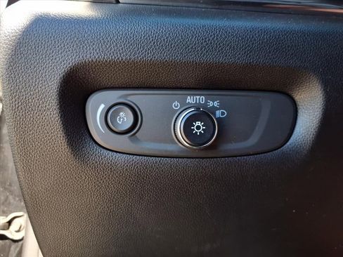 Used 2023 Chevrolet Traverse LT image 33