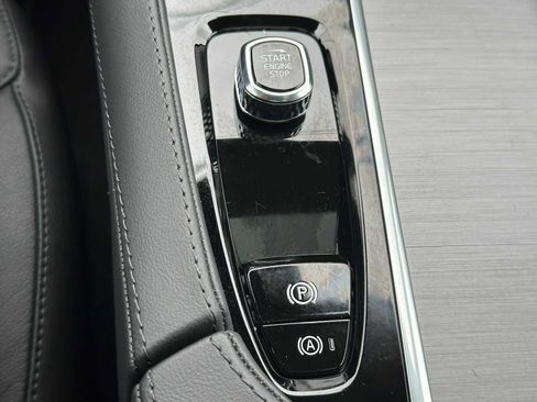 Used 2025 Volvo XC90 B5 Core image 32