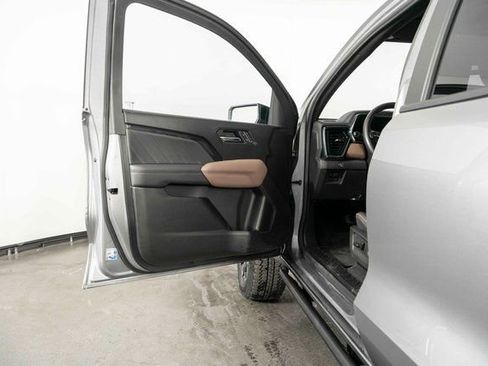 Used 2025 GMC Canyon AT4 w/ Nightfall Edition AWD/4WD image 11
