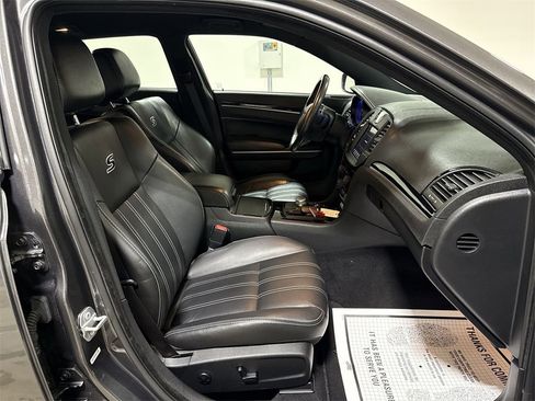 Used 2019 Chrysler 300 S image 21
