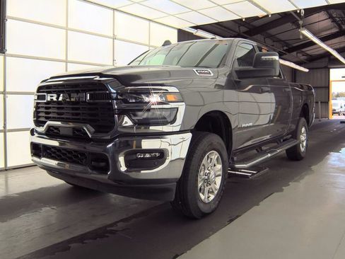 Used 2026 RAM 2500 Big Horn AWD/4WD image 2