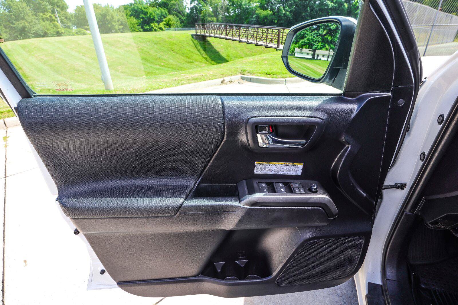 Used 2020 Toyota Tacoma TRD Off-Road AWD/4WD image 35