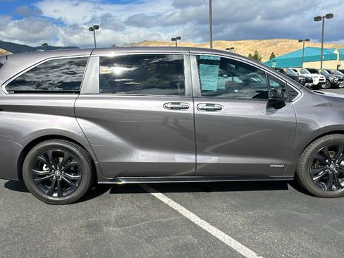 Used 2021 Toyota Sienna XSE image 2