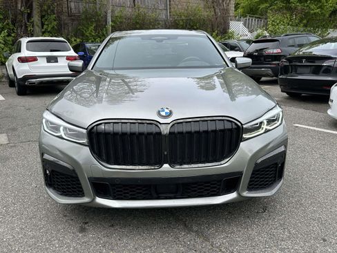 Used 2022 BMW 750i xDrive w/ M Sport Package AWD/4WD image 6