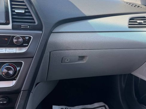 Used 2018 Hyundai Sonata SE FWD image 12