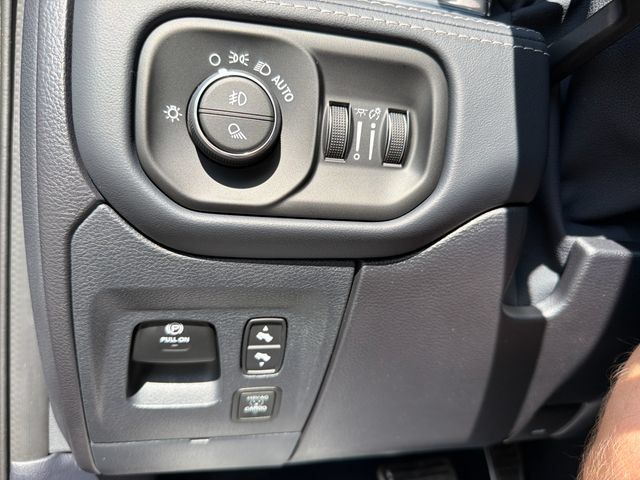 Used 2022 RAM 1500 Limited AWD/4WD image 19