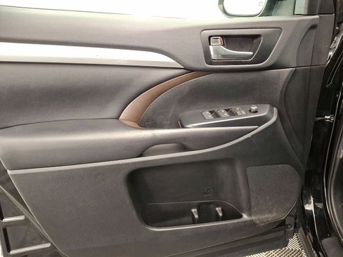 Used 2019 Toyota Highlander XLE image 10