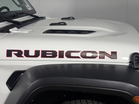 Used 2023 Jeep Gladiator Rubicon w/ LED Lighting Group AWD/4WD image 14