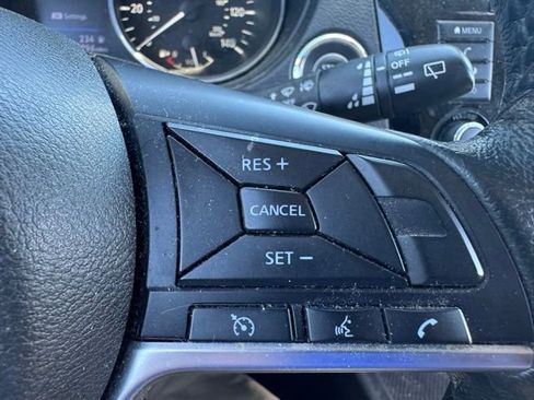 Used 2020 Nissan Rogue SV AWD/4WD image 18