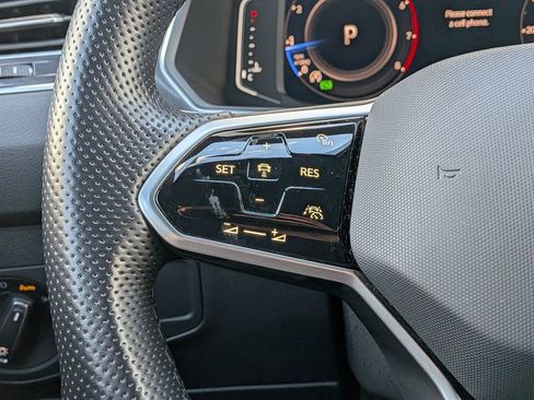 Used 2022 Volkswagen Tiguan SEL R-Line image 17