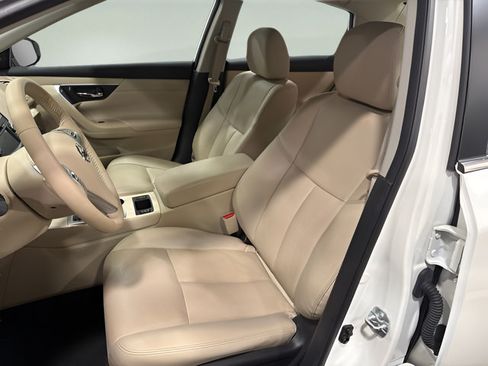 Used 2016 Nissan Altima 2.5 SL w/ 2.5 Technology Package FWD image 11