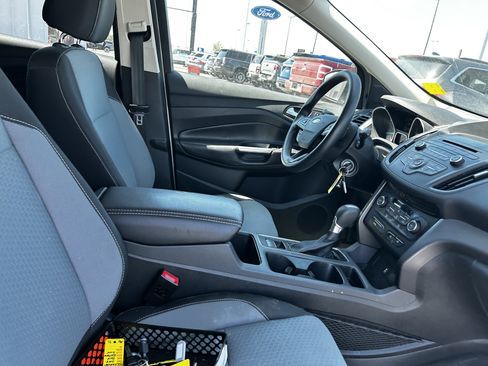 Used 2017 Ford Escape SE w/ SE Cold Weather Package AWD/4WD image 12