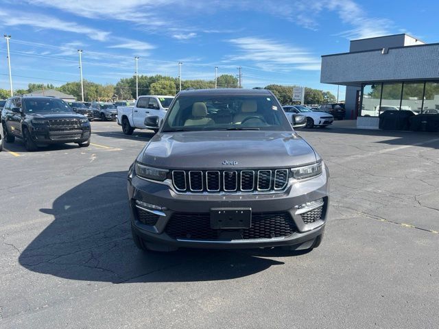 Used 2023 Jeep Grand Cherokee Limited w/ Luxury Tech Group II AWD/4WD image 2