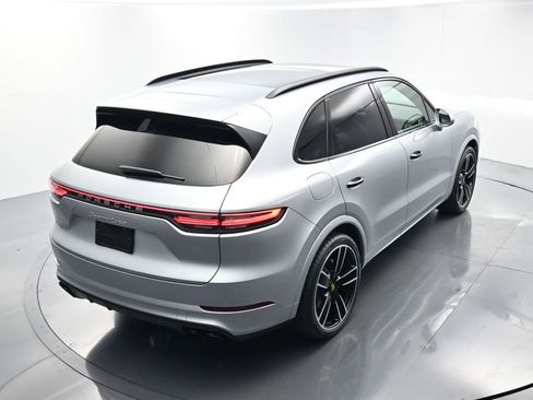 Used 2022 Porsche Cayenne Turbo image 40