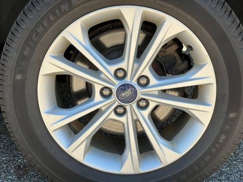 Used 2017 Ford Escape SE w/ SE Leather Comfort Package FWD image 12
