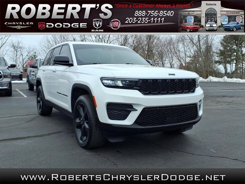 Certified 2023 Jeep Grand Cherokee Altitude image 1