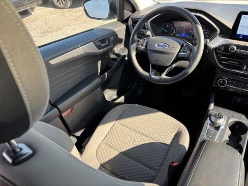 Used 2022 Ford Escape SE w/ Cold Weather Package image 13