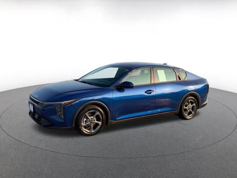 Used 2025 Kia K4 LXS image 8