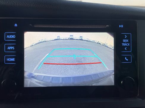 Used 2017 Toyota Sienna LE image 32