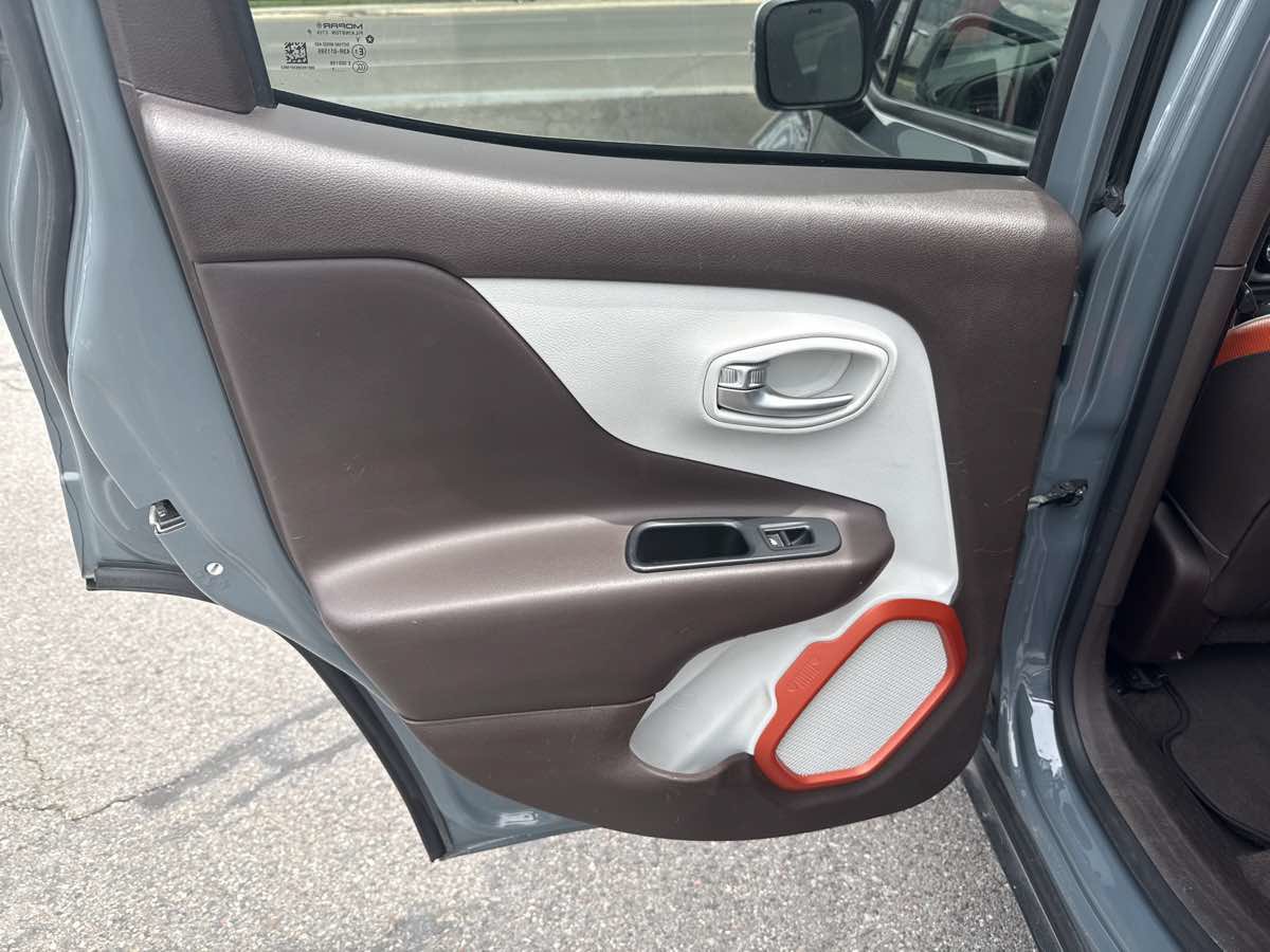 Used 2017 Jeep Renegade Limited AWD/4WD image 13