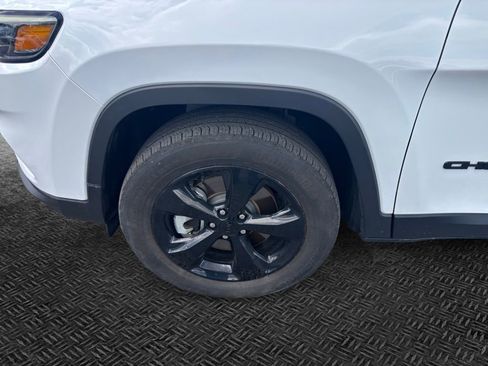 Used 2021 Jeep Cherokee Latitude Plus AWD/4WD image 10