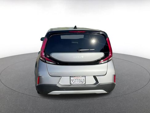 Used 2025 Kia Soul LX w/ LX Technology Package image 12