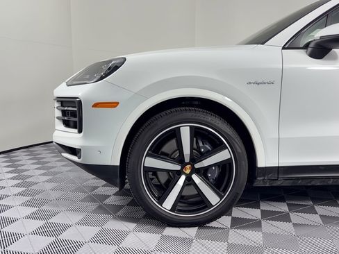 Certified 2025 Porsche Cayenne E-Hybrid AWD/4WD image 13