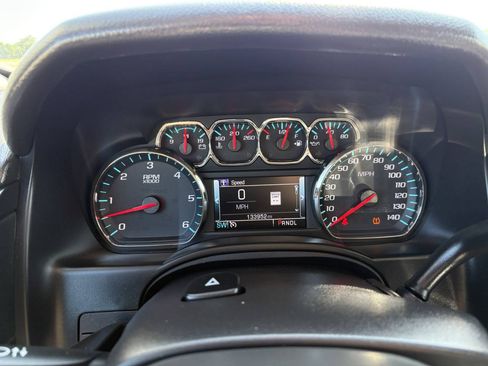 Used 2018 Chevrolet Suburban LT RWD image 21