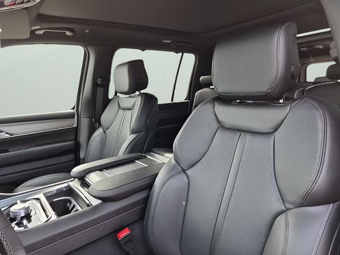 New 2026 Jeep Grand Wagoneer L Limited image 32